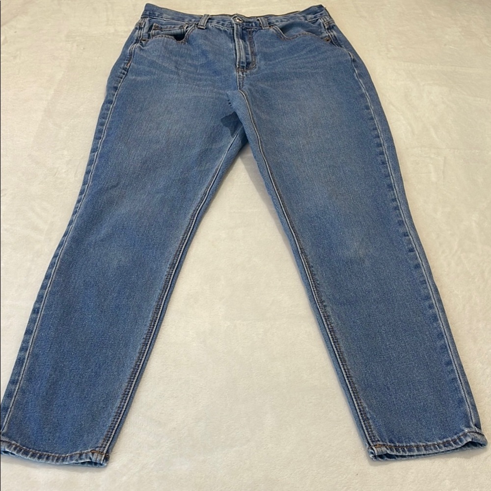 AMERICAN EAGLE MOM JEAN SIZE 4 Classic Blue Women's Jeans
